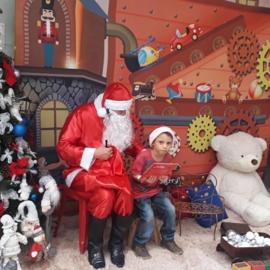 Foto 1 de Gpaci recebe cenografia natalina e ensaio fotográfico com nossas crianças.